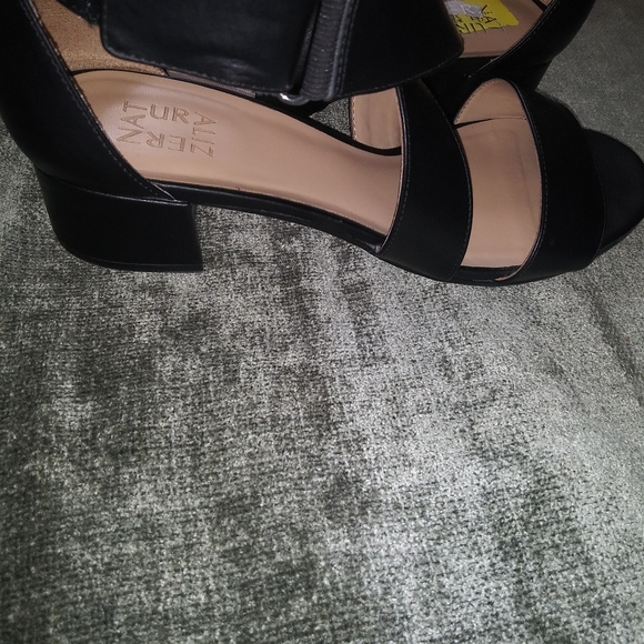 Black Heels - Picture 4 of 4